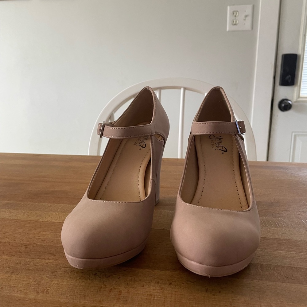 Cute chunky heels.